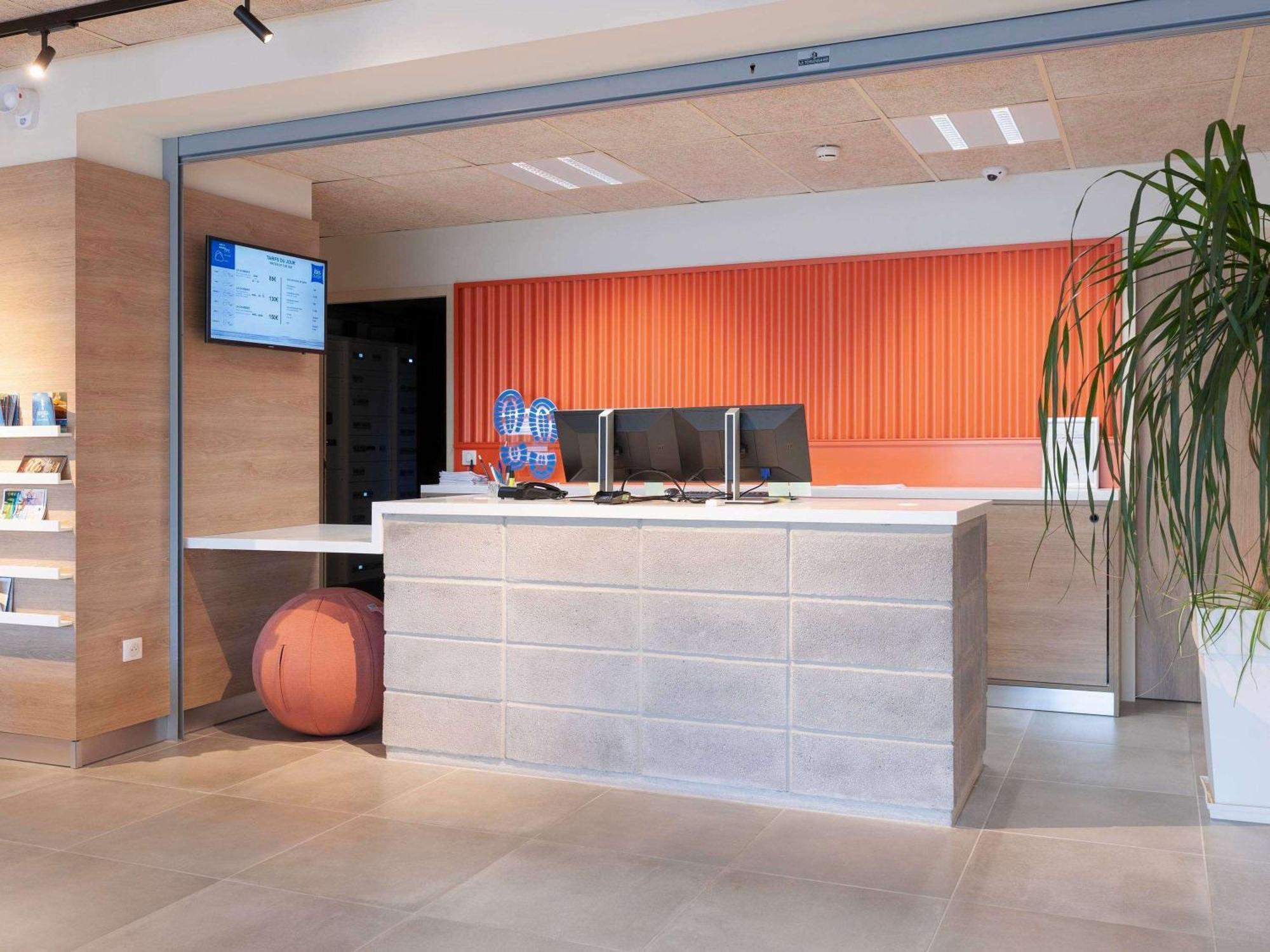 Ibis Budget Mont De Marsan Ngoại thất bức ảnh